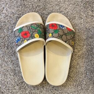 Gucci Beige Floral GG Canvas Slide Sandals